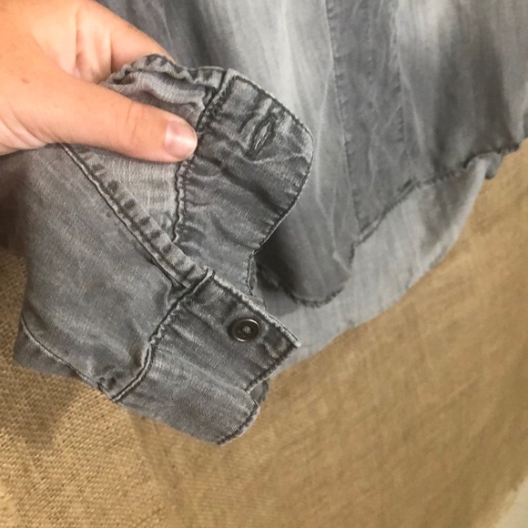 Cloth and Stone SZ S V Neck Shirt Casual Chambray - Picture 4 of 7